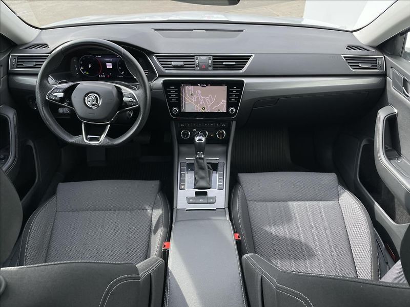 Škoda Superb 2,0 TDI DSG Combi Style Extra - fotka 6 z 24