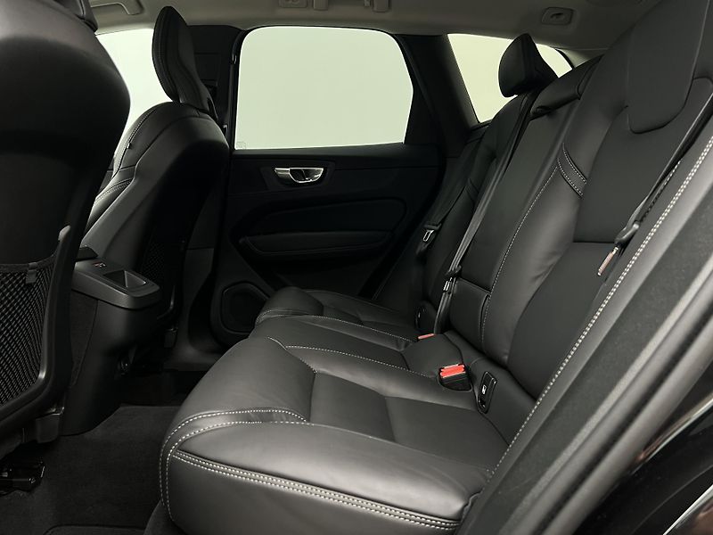 Volvo XC60 B5 AWD PLUS DARK AUT 1.maj. - fotka 6 z 46
