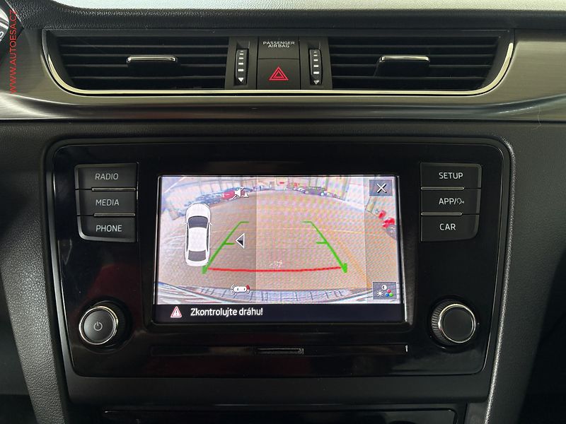 Škoda Rapid (2018) 1.0 TSI, ČR, DSG, kamera - fotka 13 z 15