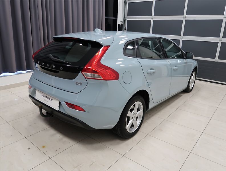 Volvo V40 2,0 D AUT NEZ. TOPENÍ - fotka 4 z 22