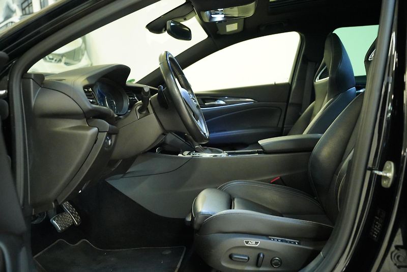 Opel Insignia - fotka 12 z 30