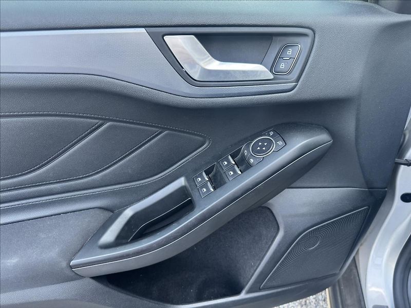 Ford Focus 2,0 TDCi Active - fotka 13 z 22