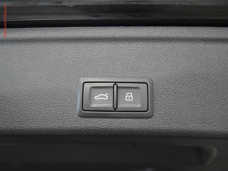 Audi A4 (2018) 2.0 TDi, ČR, AT, park.asist - fotka 22 z 23