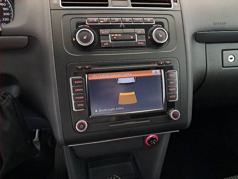 Volkswagen Touran (2011) 1.4 TSI, 7 míst, Navi - fotka 16 z 21