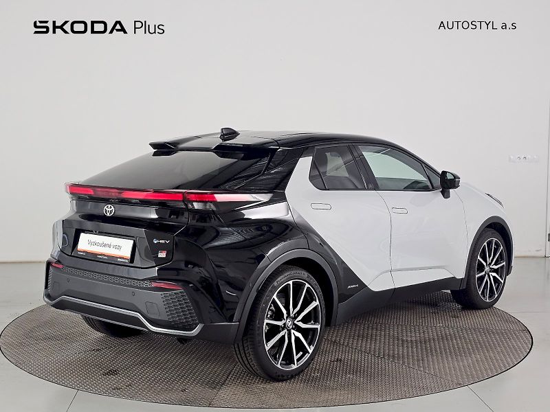Toyota C-HR (2025) 2.0HEV 4x4 197k GR-Sport Premi - fotka 2 z 30