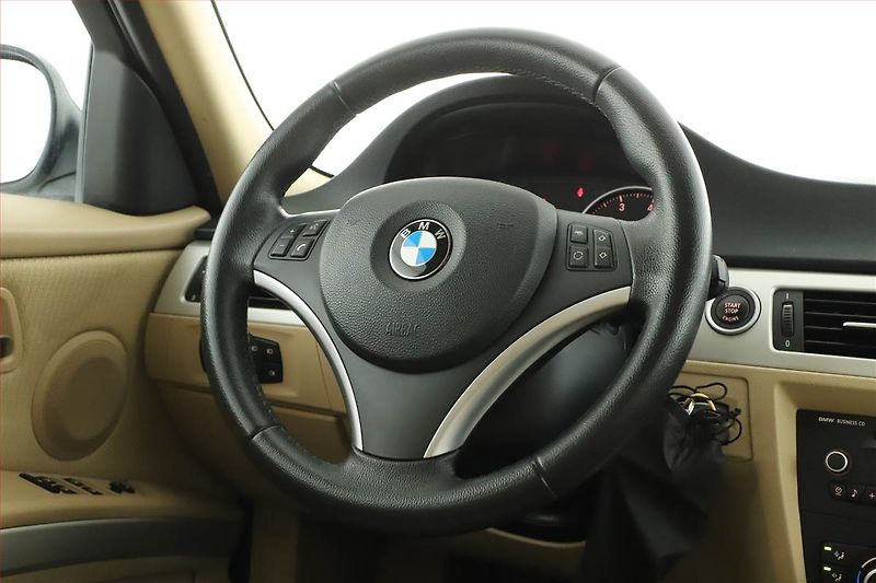 BMW Řada 3 (2011) 318 i, Serv.kniha - fotka 13 z 16