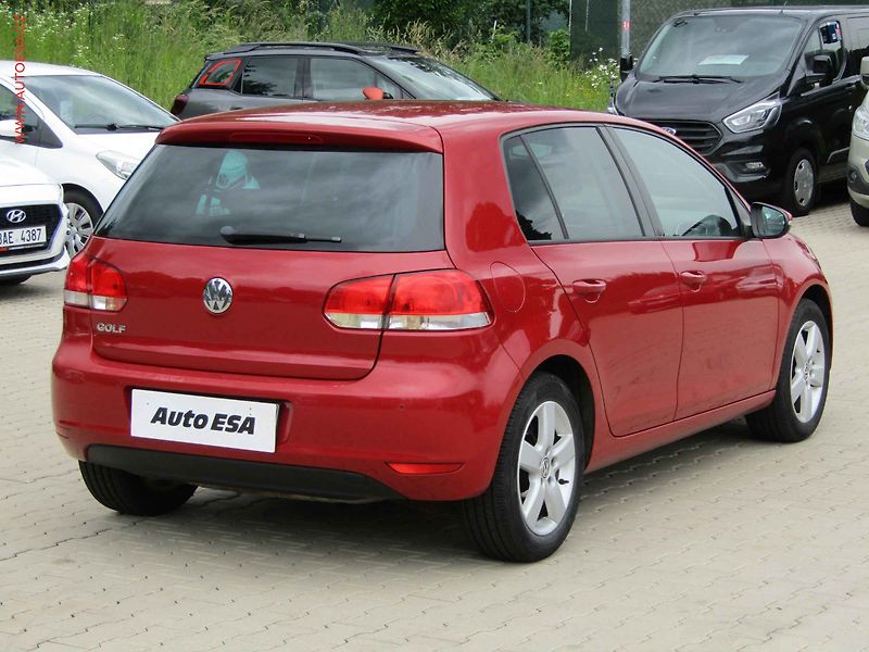Volkswagen Golf (2011) 1.2TSi, AC, park.čidla - fotka 4 z 22