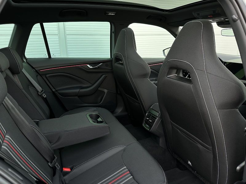 Škoda Kamiq 1.0TSi Monte Carlo 116PS Matri - fotka 41 z 45