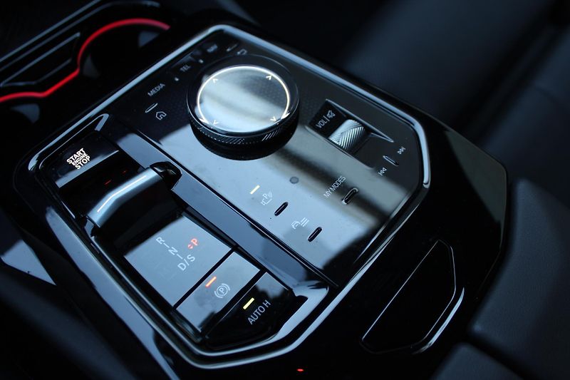 BMW Řada 5 BMW 520d xDrive Touring - fotka 19 z 28