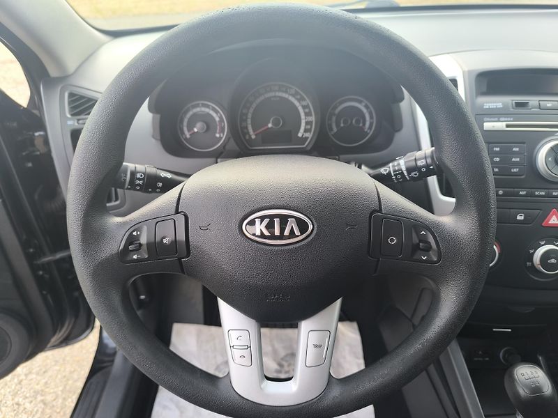 Kia Ceed (2011) 1.4 1.MAJITEL,SERVISNI KÍŽKA - fotka 17 z 31