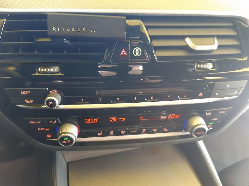 BMW Řada 5 520d XDRIVE M-PAKET - fotka 15 z 32