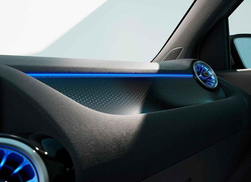 Nejmenší Mercedes je i po modernizaci k dispozici s karosériemi sedan a hatchback