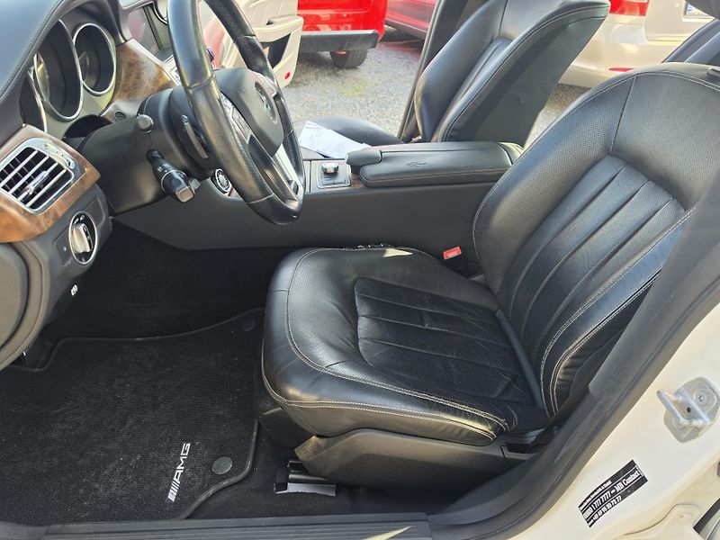 Mercedes-Benz CLS 350CDI 4-MATIC Harman&Kardon  - fotka 8 z 39