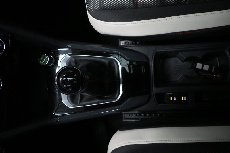 Volkswagen Multivan (2015) T6 2.0TDI Gen. SIX 4M DSG DCC - fotka 35 z 50