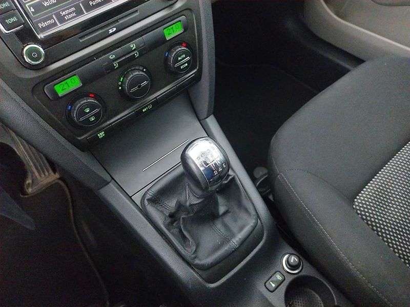Škoda Octavia (2008) Ambiente 1.8 TSI, Serv.kniha - fotka 13 z 17