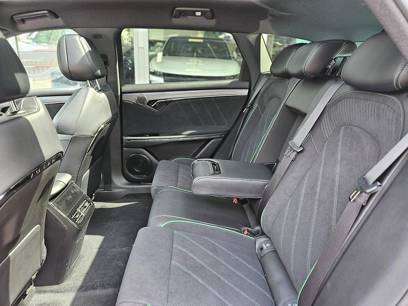 Dongfeng Voyah Free REV 318 (2025) REV 318 AWD Hybrid - fotka 11 z 17