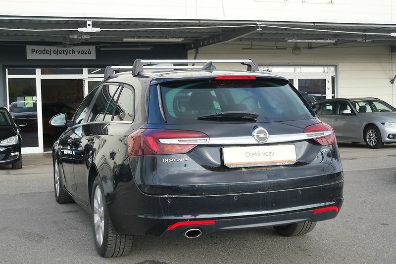 Opel Insignia - fotka 4 z 6