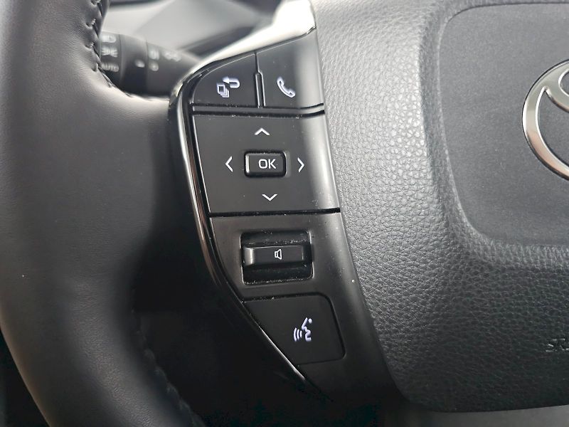 Toyota Prius (2025) 2.0L PHEV 223k Prestige Skyvie - fotka 10 z 33