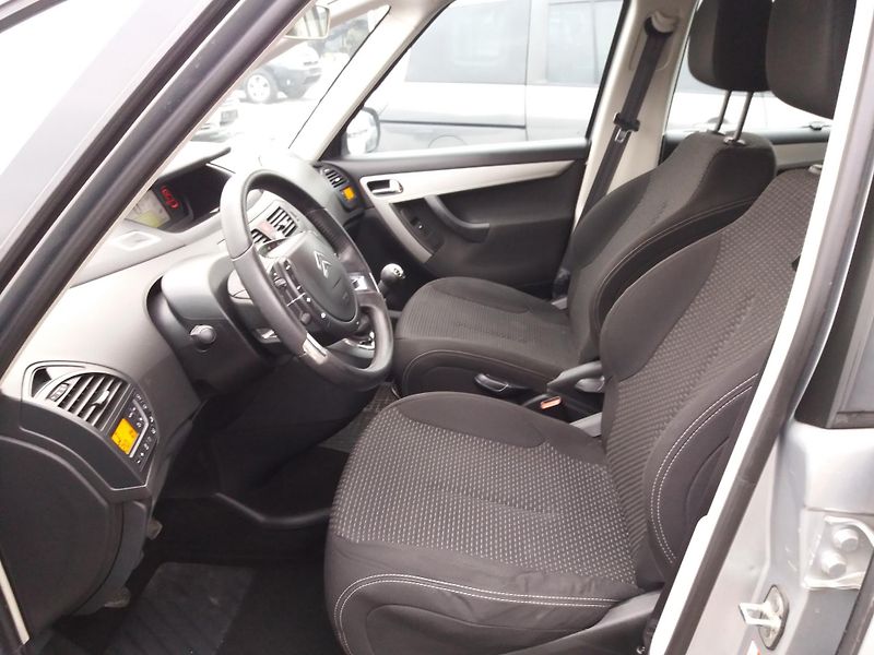 Citroën Grand C4 Picasso 1.6 16V,7.MÍST,SERV.KNÍŽKA!! - fotka 8 z 15