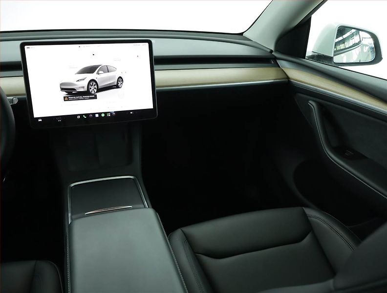 Tesla Model Y (2023) Long Range AWD 79kWh, SoH 90% - fotka 8 z 21