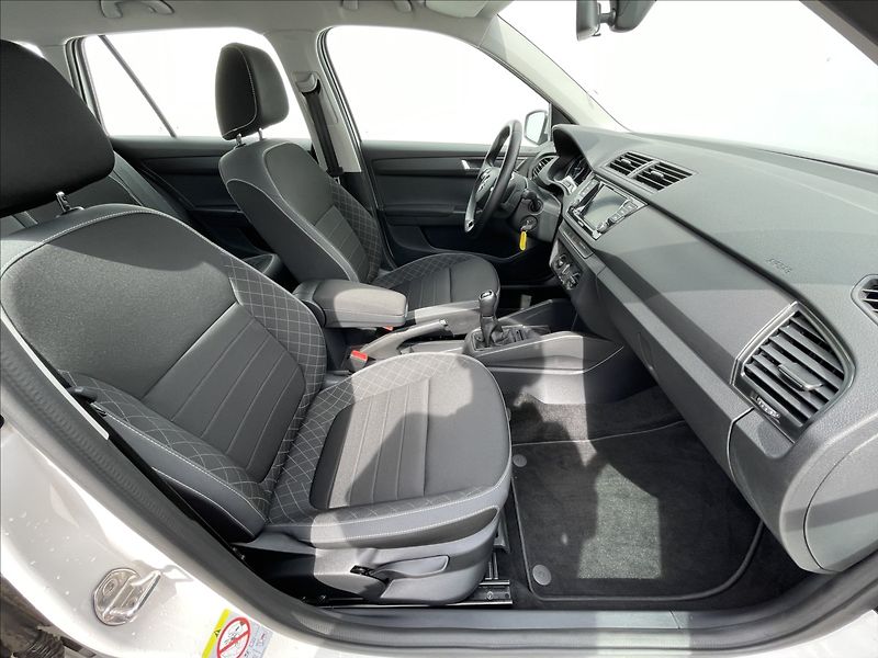 Škoda Fabia 1,0 TSI Combi Ambition Plus - fotka 18 z 23