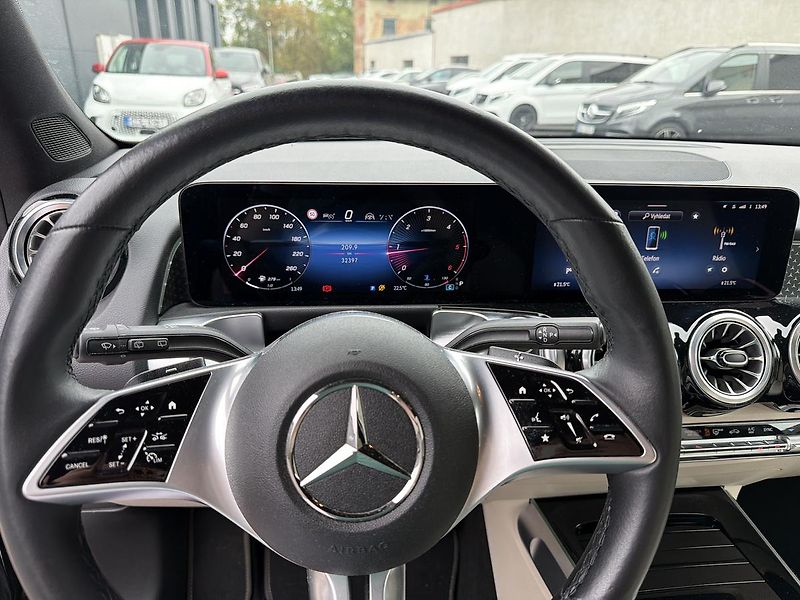 Mercedes-Benz GLB 200d 4MATIC - fotka 10 z 17