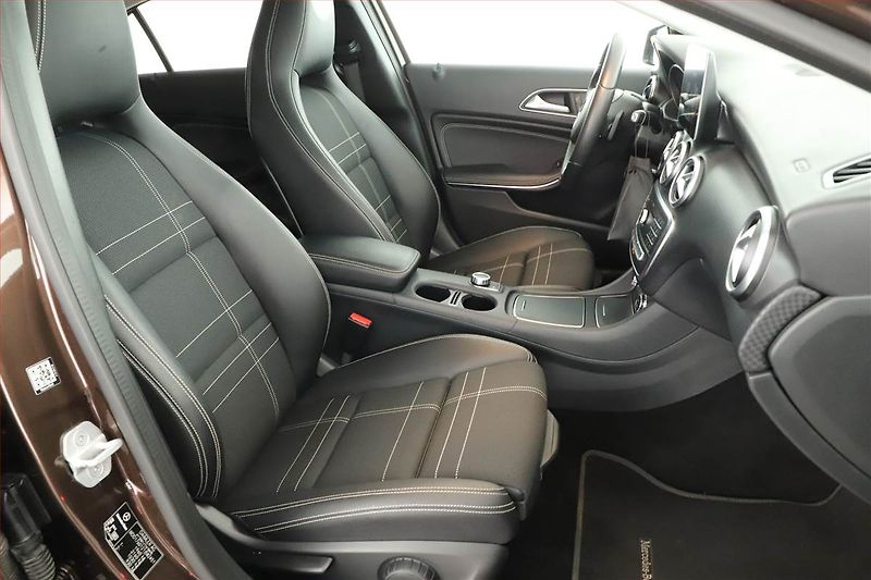 Mercedes-Benz Třídy A (2017) A 180 d, Automat, Serv.kniha - fotka 16 z 18