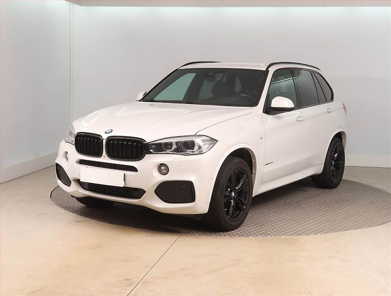 BMW X5 (2017) M Paket xDrive30d - fotka 2 z 17