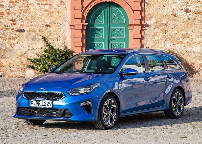 Škoda Kamiq má ližiny už v základní výbavě Ambition. K autu je dostanete tedy vždy.