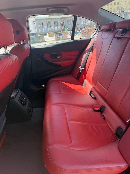 BMW Řada 3 (2015) 320d xDrive F30 - fotka 13 z 13