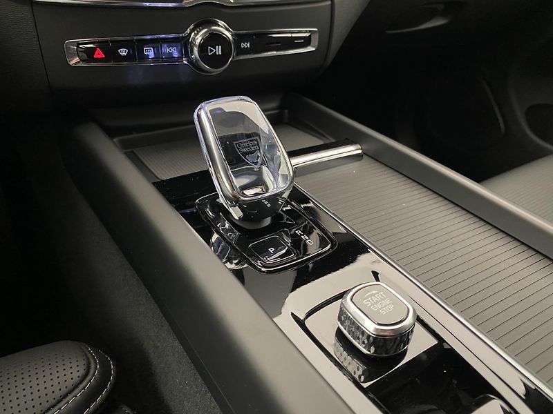 Volvo XC60 T6 AWD RECHARGE BLACK EDITION - fotka 27 z 61