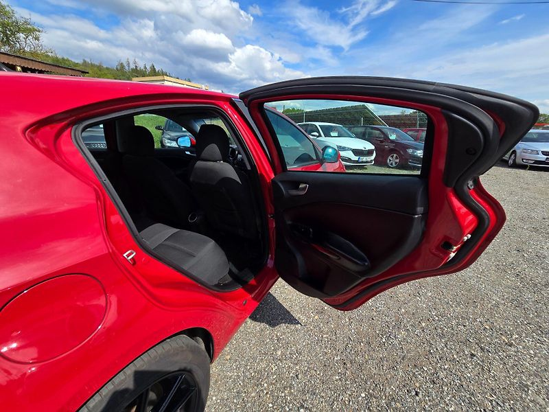 Alfa Romeo Giulietta (2011) 1.4T Exclusive - fotka 17 z 22