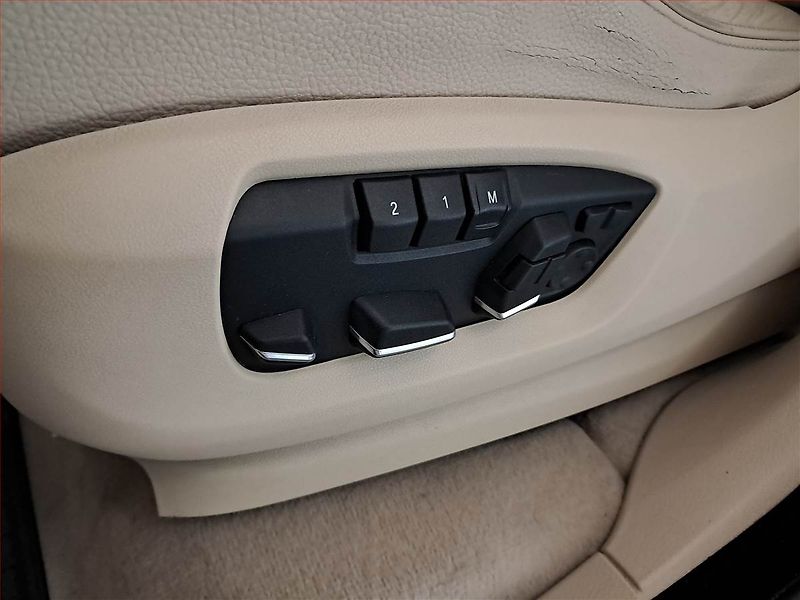 BMW X5 (2013) xDrive30d - fotka 17 z 19