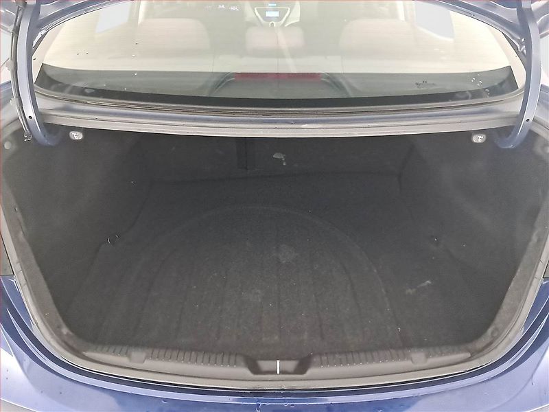 Hyundai Elantra (2012) 1.6, Tempomat, Park. senzory - fotka 14 z 20