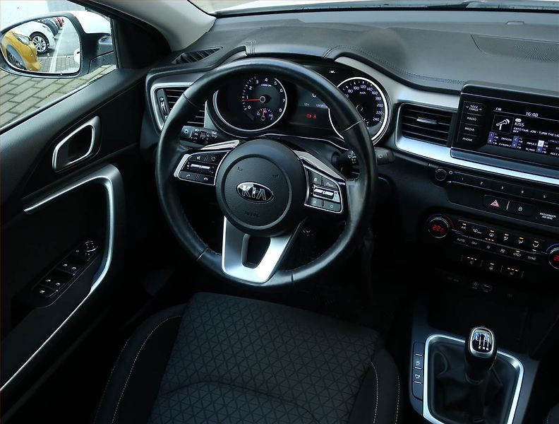 Kia Ceed (2019) 1.4 T-GDI, Serv.kniha - fotka 7 z 18