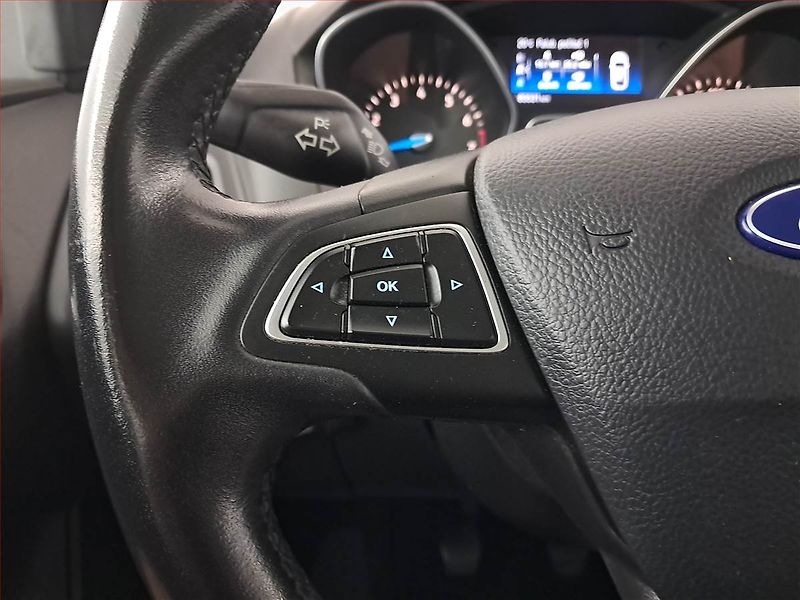 Ford Focus (2017) 1.6 i, Serv.kniha - fotka 16 z 19
