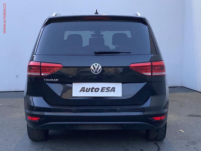Volkswagen Touran (2018) 1.6TDi 7 míst, DSG, LED - fotka 5 z 17