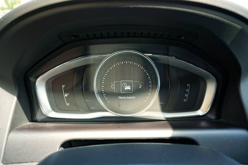 Volvo XC60 (2017) R-DESING 2,4 D4 140 kW - fotka 47 z 57