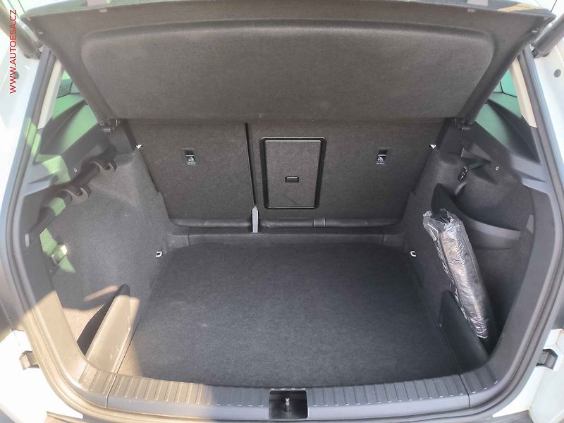 Škoda Karoq (2020) 1.5 TSi, Drive, LED, kamera - fotka 7 z 23