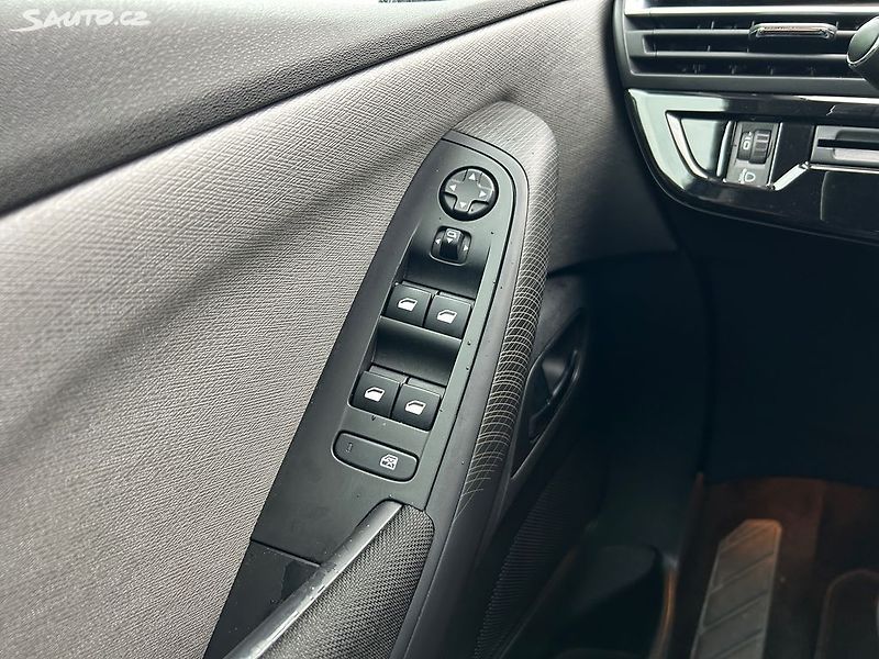 Citroën C4 Picasso (2015) 2.0 HDi 110KW!! PRAVIDELNÝ SER - fotka 22 z 30