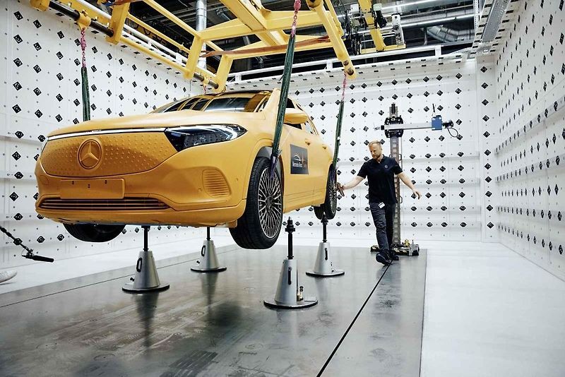 Nárazový test Mercedes-Benz EQA a EQS