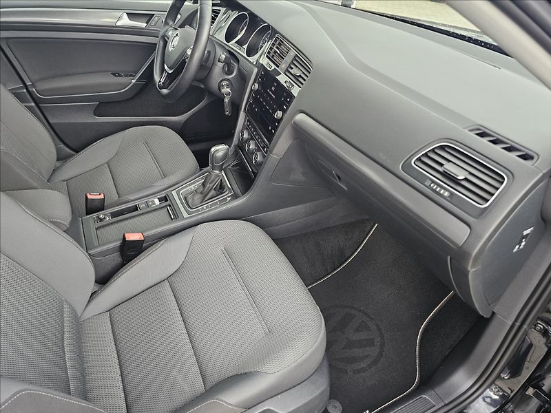 Volkswagen Golf VII 1,5TSi DSG Comfortline - fotka 31 z 43