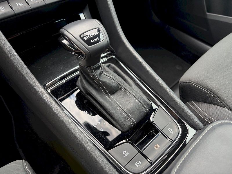 Škoda Karoq (2024) DSG 4x4 2.0 TDI / 110 kW / SPO - fotka 22 z 35