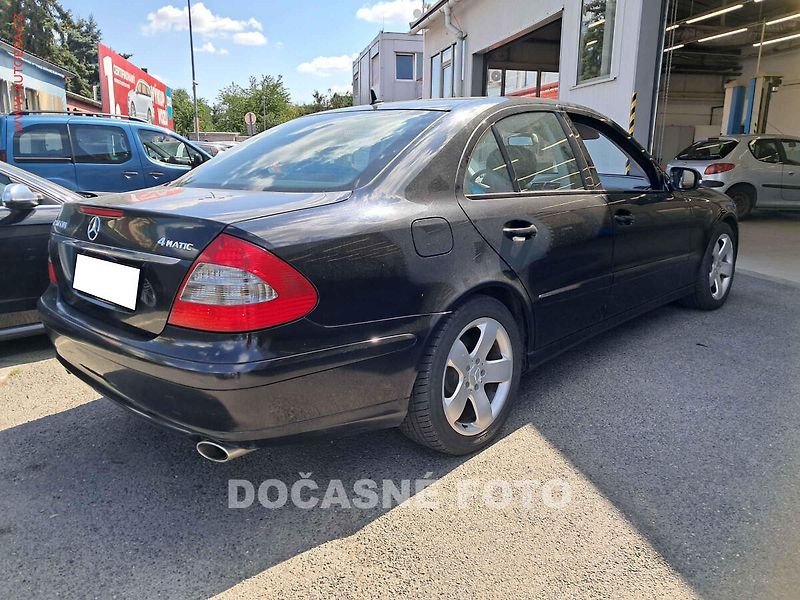 Mercedes-Benz Třídy E (2007) 3.0CDi E280 4x4, ČR - fotka 2 z 3