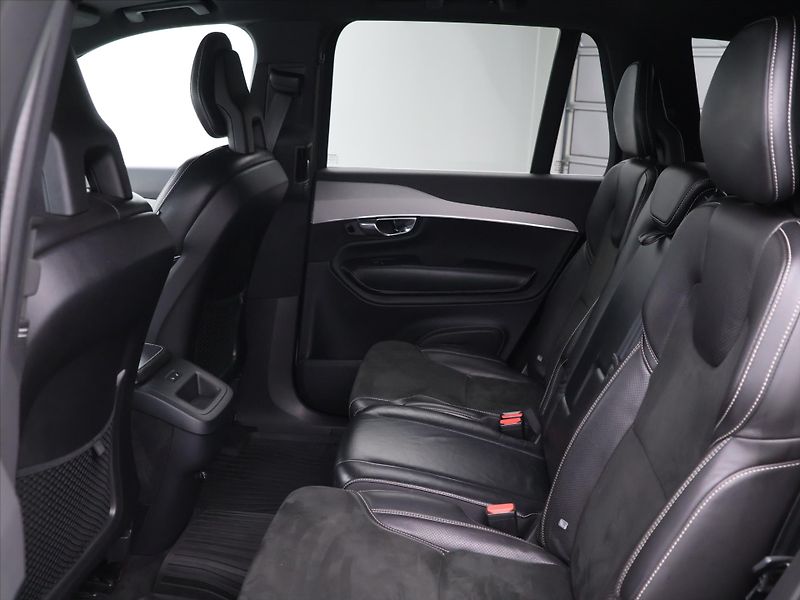 Volvo XC90 2,0 D5 165kW AWD Aut. R-Design - fotka 17 z 39