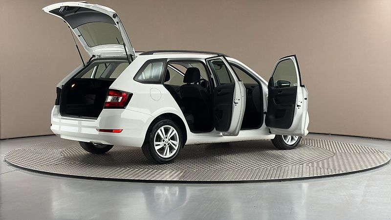 Škoda Fabia 1.0 TSI Ambition Combi - fotka 6 z 25