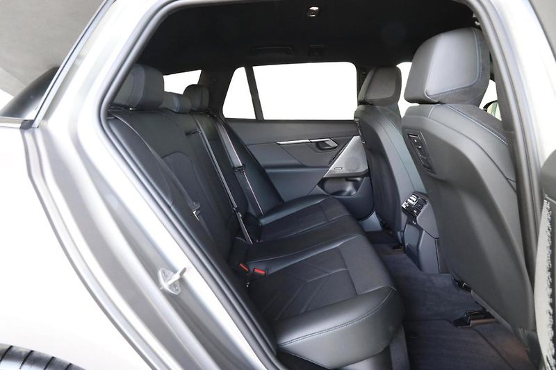 BMW Řada 5 530e xDrive Touring - fotka 6 z 32