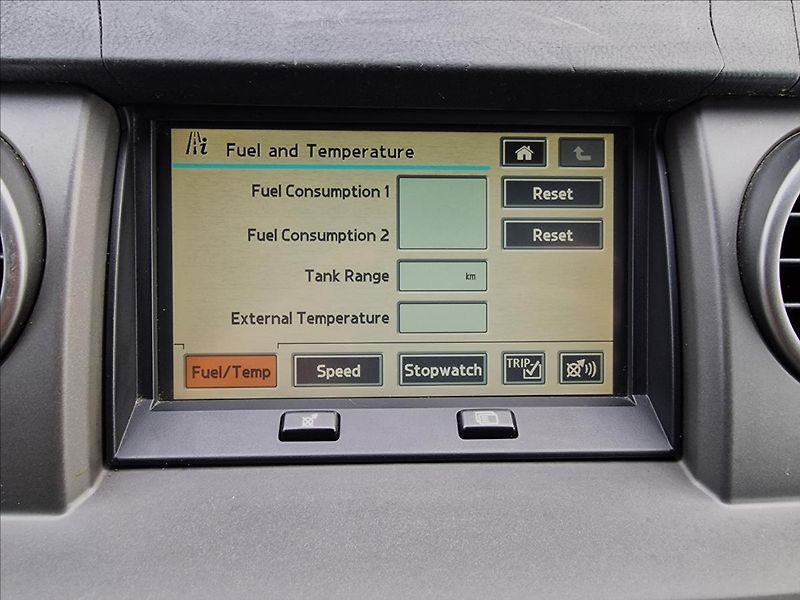 Land Rover Discovery 2.7 TDV6 140kW 4x4 - fotka 26 z 42