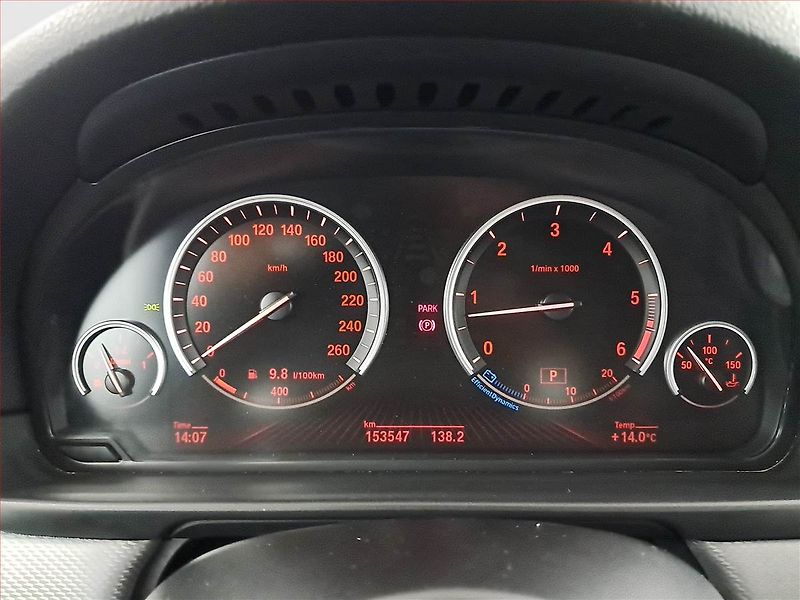 BMW Řada 5 (2011) M Paket 530d xDrive, 4X4 - fotka 11 z 23