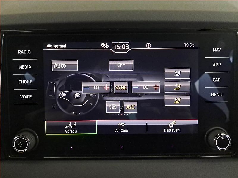 Škoda Karoq (2024) Sportline 2.0 TDI - fotka 28 z 31